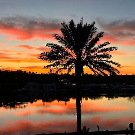 Beautiful Waterfront Beach Cottage. Sleeps 6 Clearwater Beach Buitenkant foto