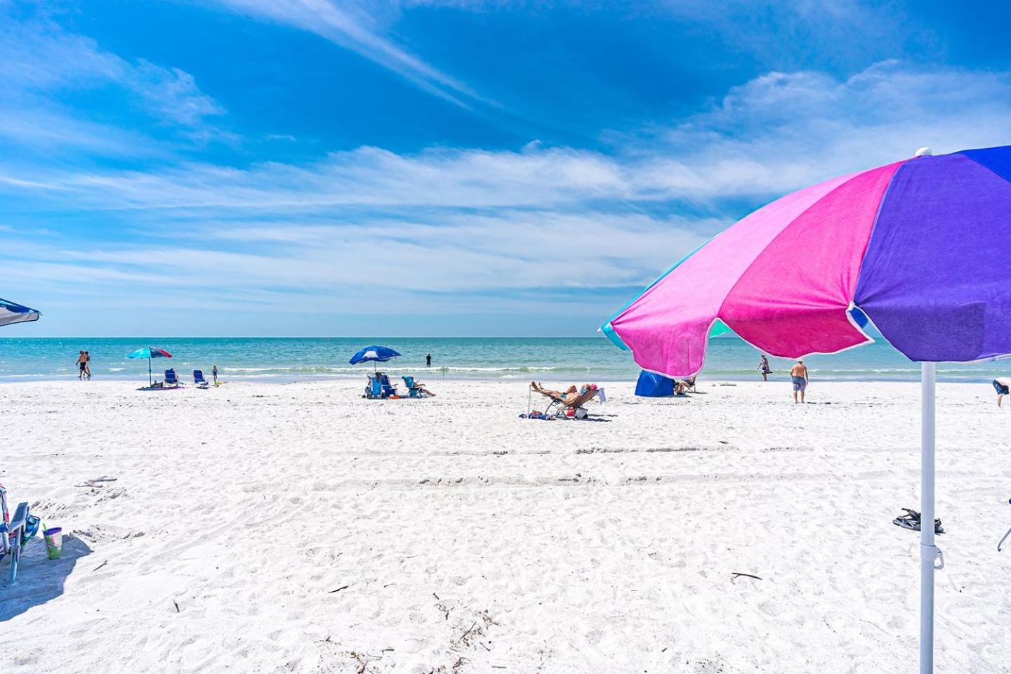 Beautiful Waterfront Beach Cottage. Sleeps 6 Clearwater Beach Buitenkant foto