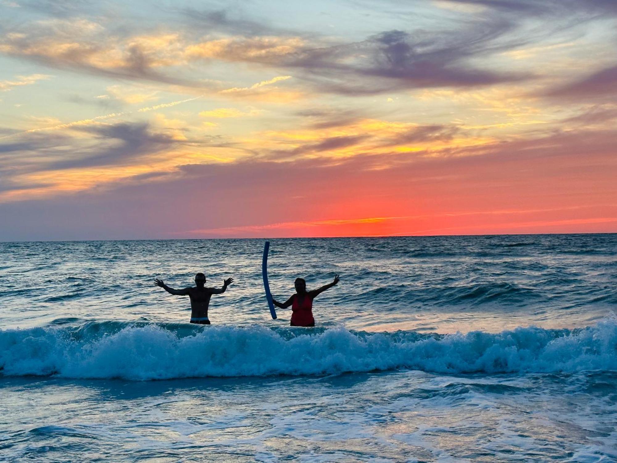Beautiful Waterfront Beach Cottage. Sleeps 6 Clearwater Beach Buitenkant foto
