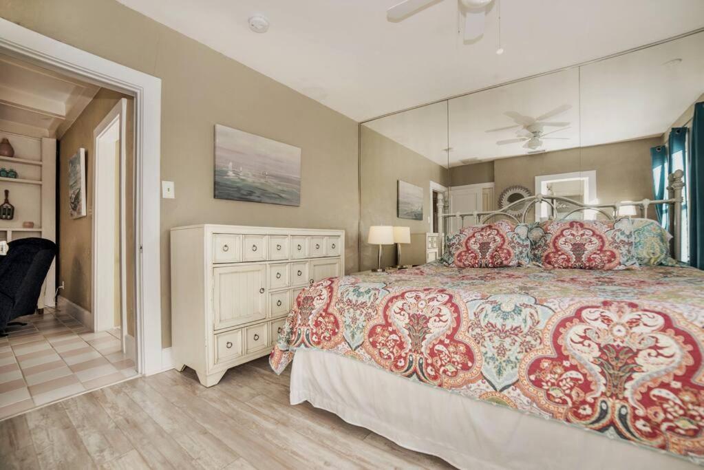 Beautiful Waterfront Beach Cottage. Sleeps 6 Clearwater Beach Buitenkant foto