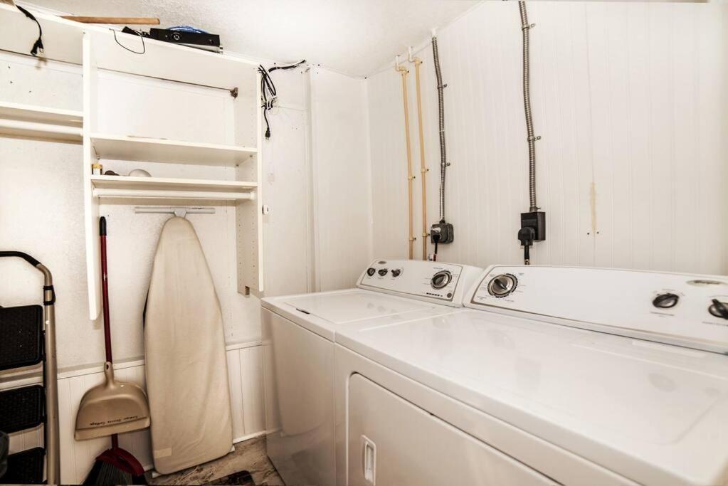 Beautiful Waterfront Beach Cottage. Sleeps 6 Clearwater Beach Buitenkant foto