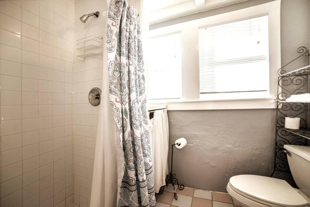 Beautiful Waterfront Beach Cottage. Sleeps 6 Clearwater Beach Buitenkant foto