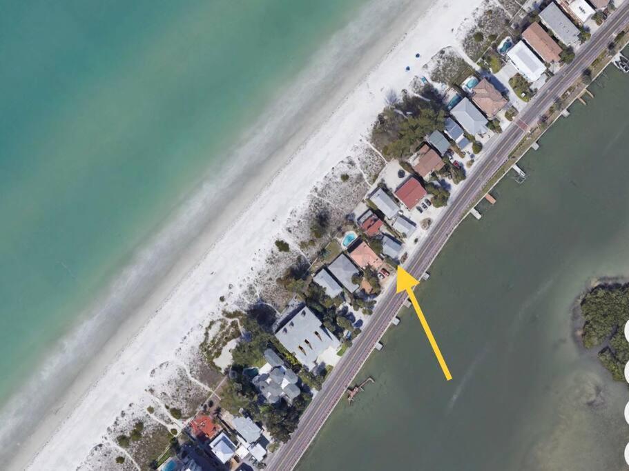 Beautiful Waterfront Beach Cottage. Sleeps 6 Clearwater Beach Buitenkant foto