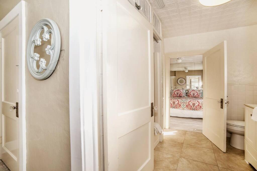 Beautiful Waterfront Beach Cottage. Sleeps 6 Clearwater Beach Buitenkant foto
