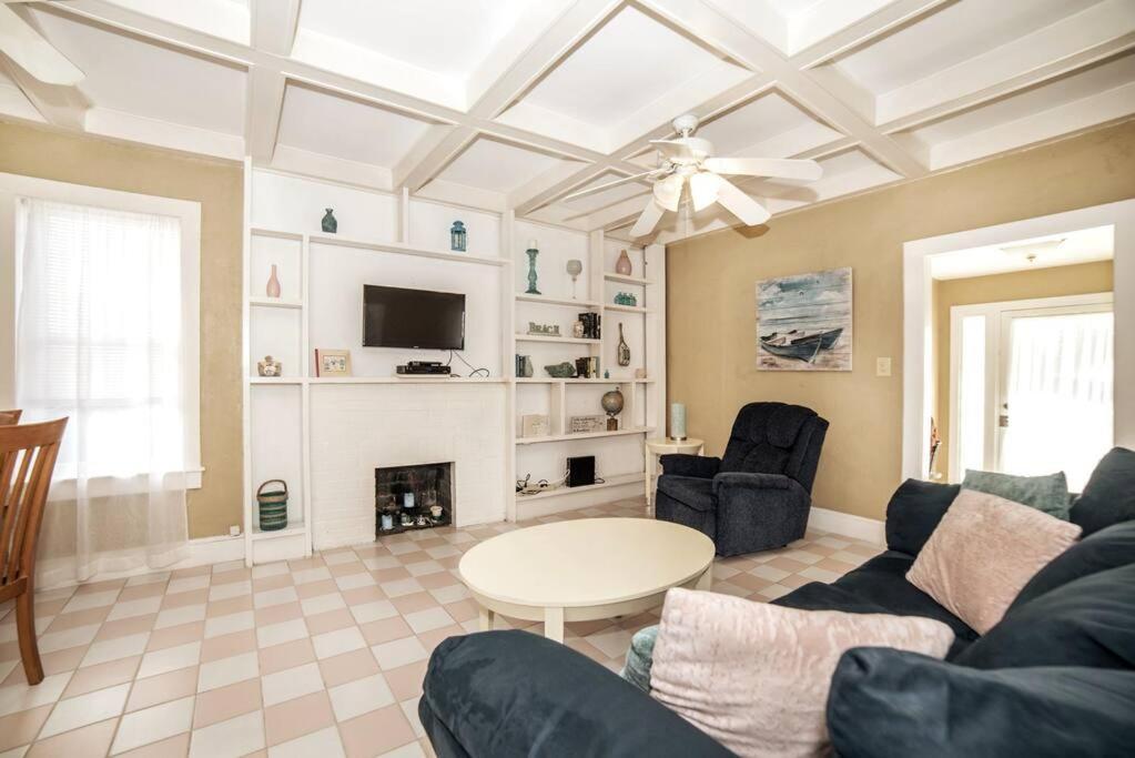 Beautiful Waterfront Beach Cottage. Sleeps 6 Clearwater Beach Buitenkant foto
