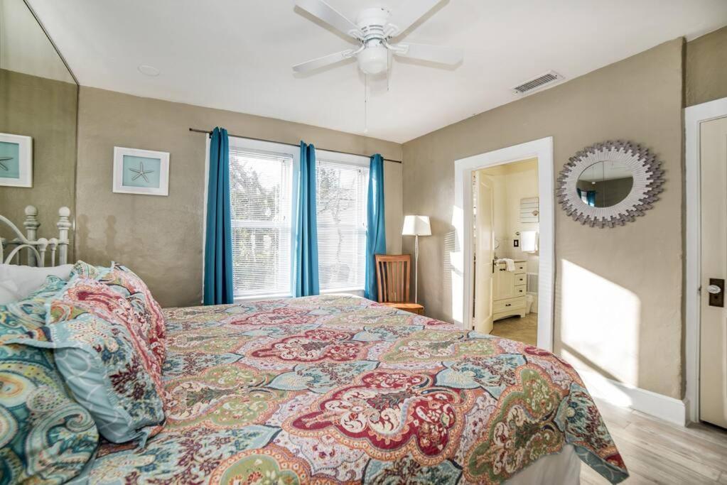 Beautiful Waterfront Beach Cottage. Sleeps 6 Clearwater Beach Buitenkant foto