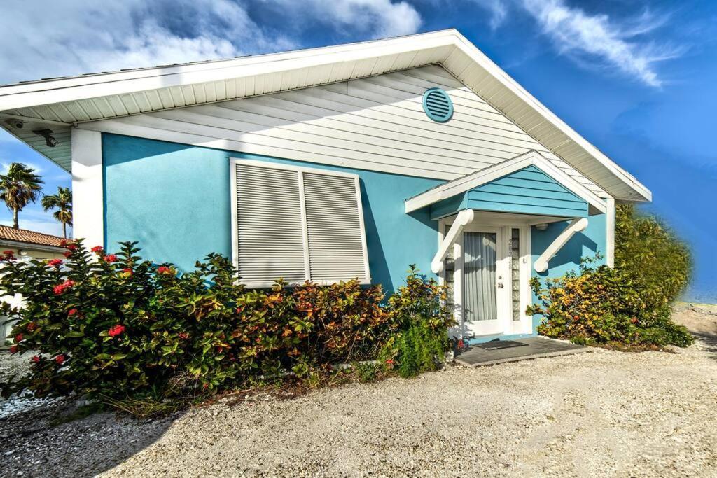 Beautiful Waterfront Beach Cottage. Sleeps 6 Clearwater Beach Buitenkant foto
